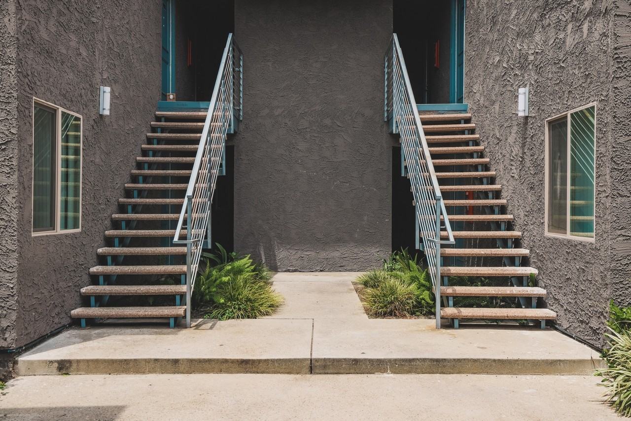 6535 Haskell Avenue - Photo 4 of 16