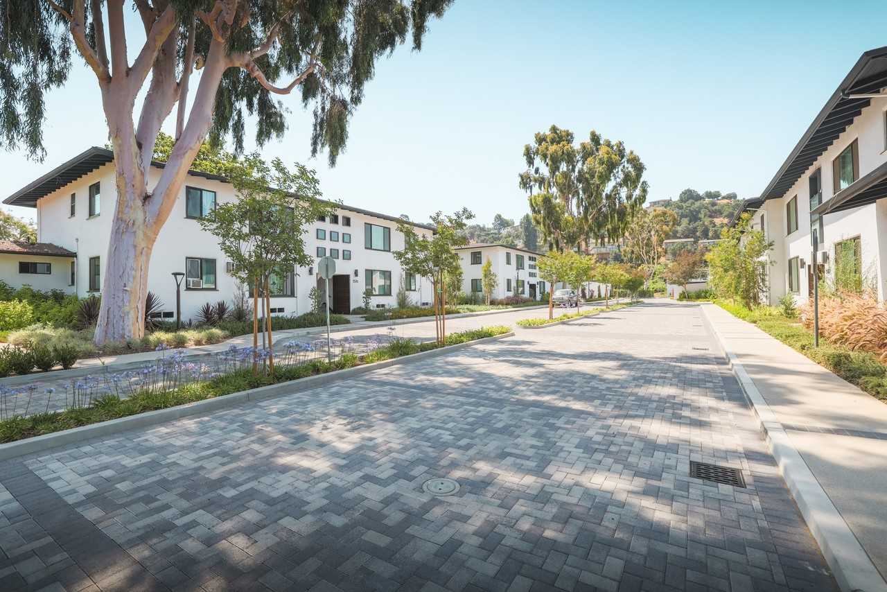 Yosemite Garden Apartments - Photo 5 of 18