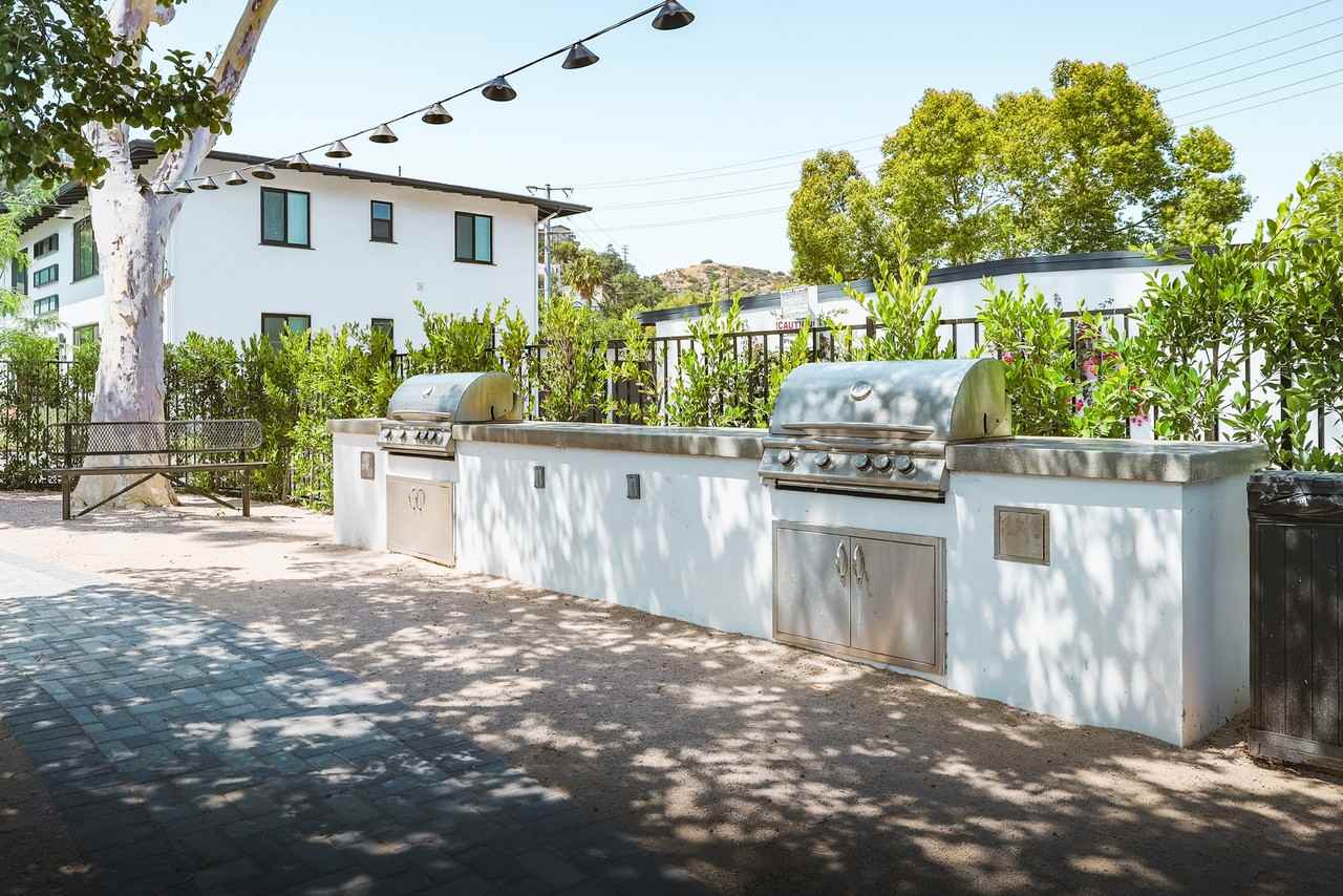 Yosemite Garden Apartments - Photo 7 of 18