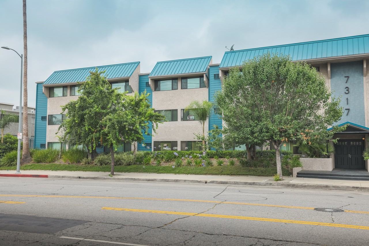 7317 Haskell Avenue - Photo 4 of 16