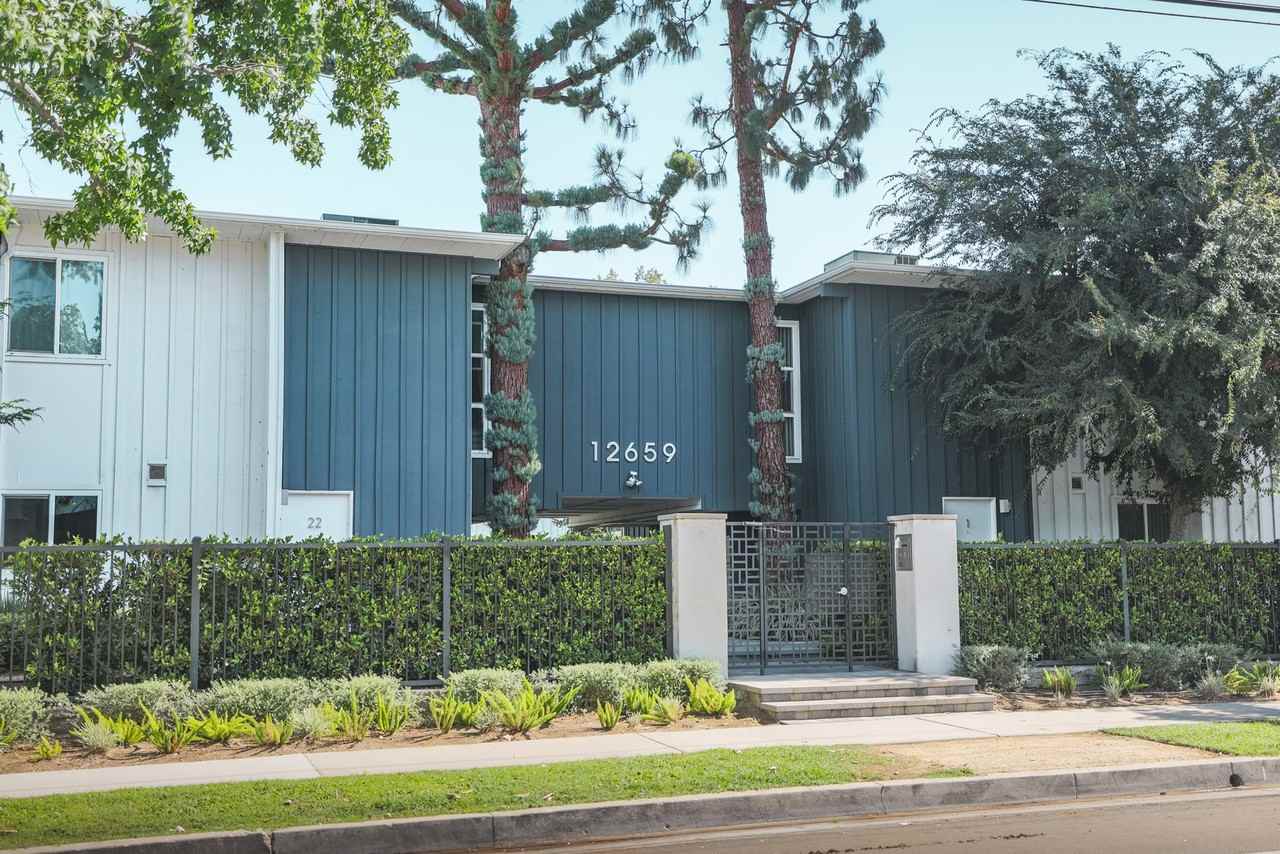 12659 Moorpark Apartments - Photo 2 of 16