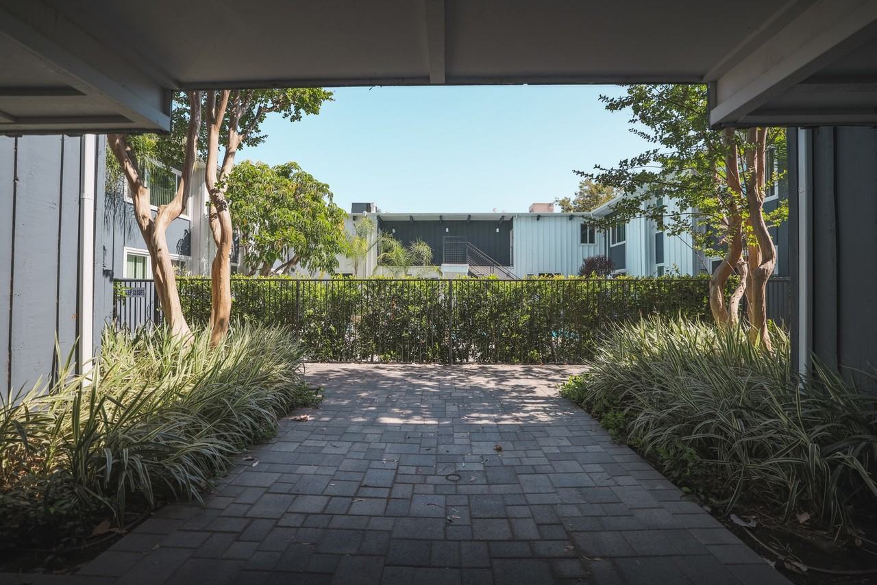 12659 Moorpark Apartments - Photo 3 of 16