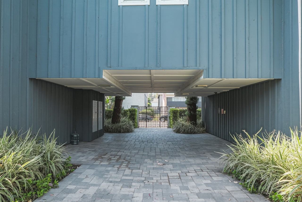 12659 Moorpark Apartments - Photo 6 of 16