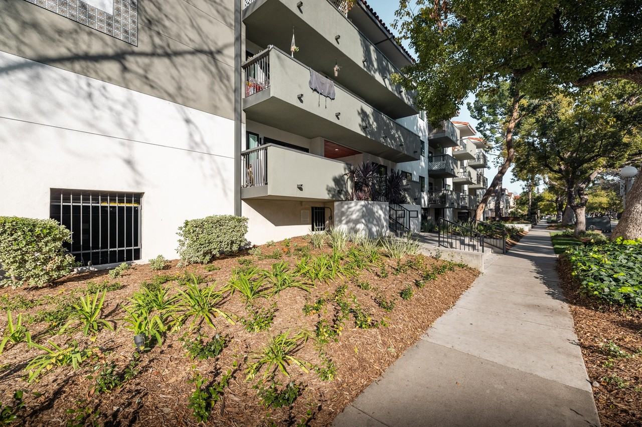 975 San Pasqual Apartments - Photo 3 of 43