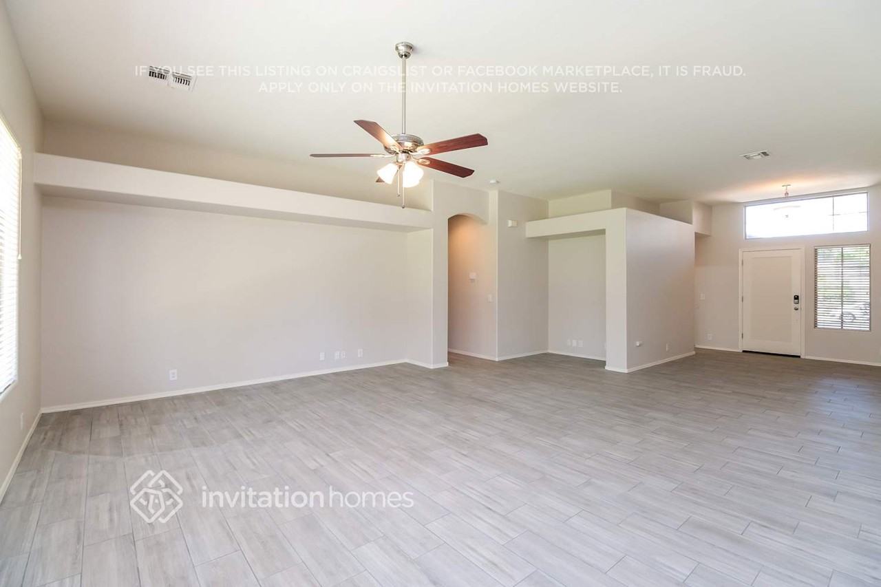 2551 S Drexel - Photo 3 of 16