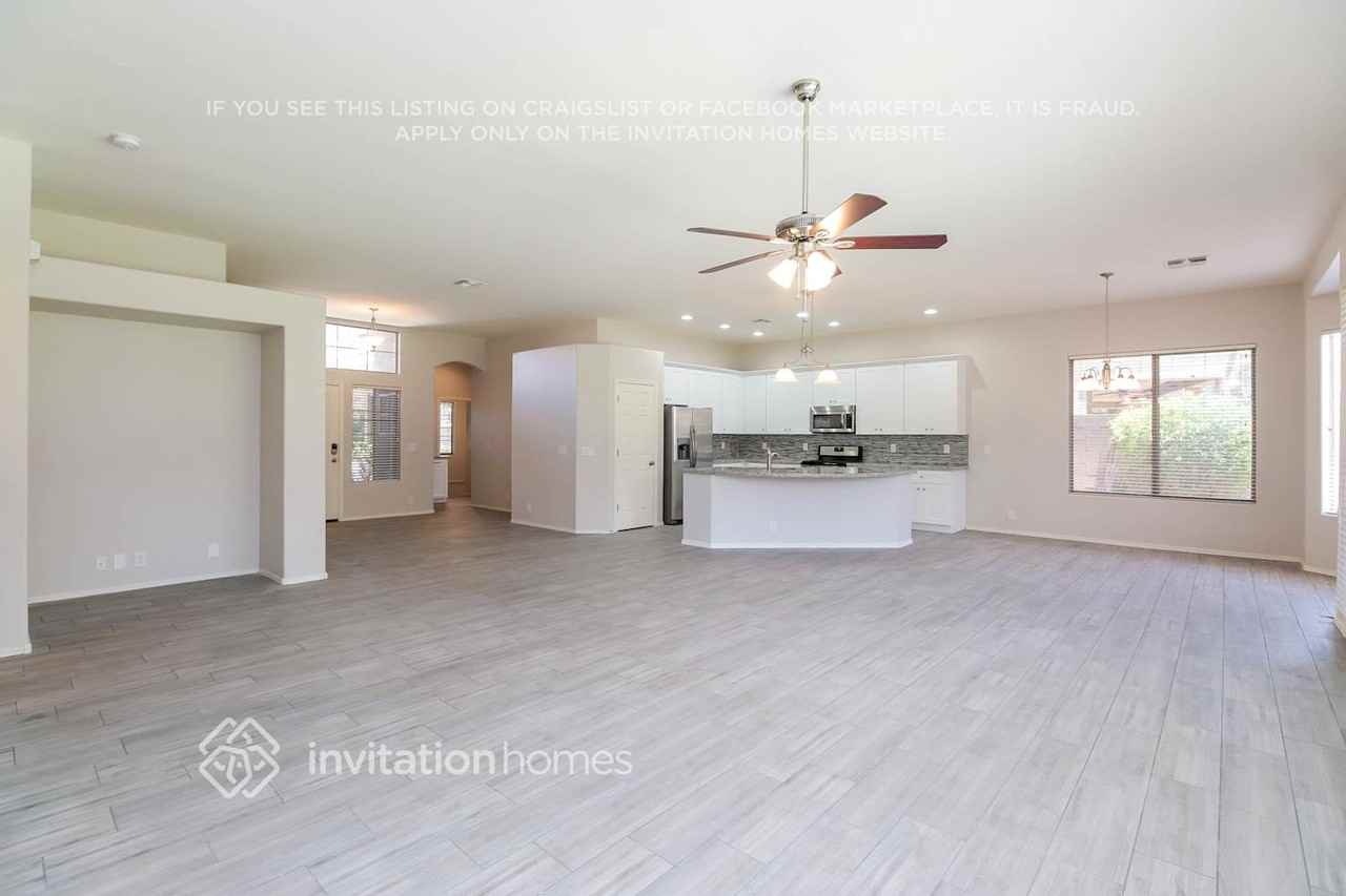 2551 S Drexel - Photo 4 of 16