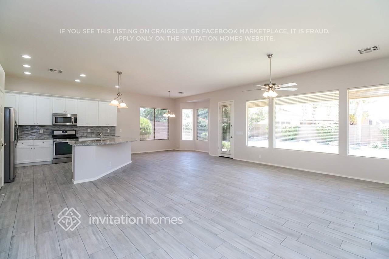 2551 S Drexel - Photo 5 of 16