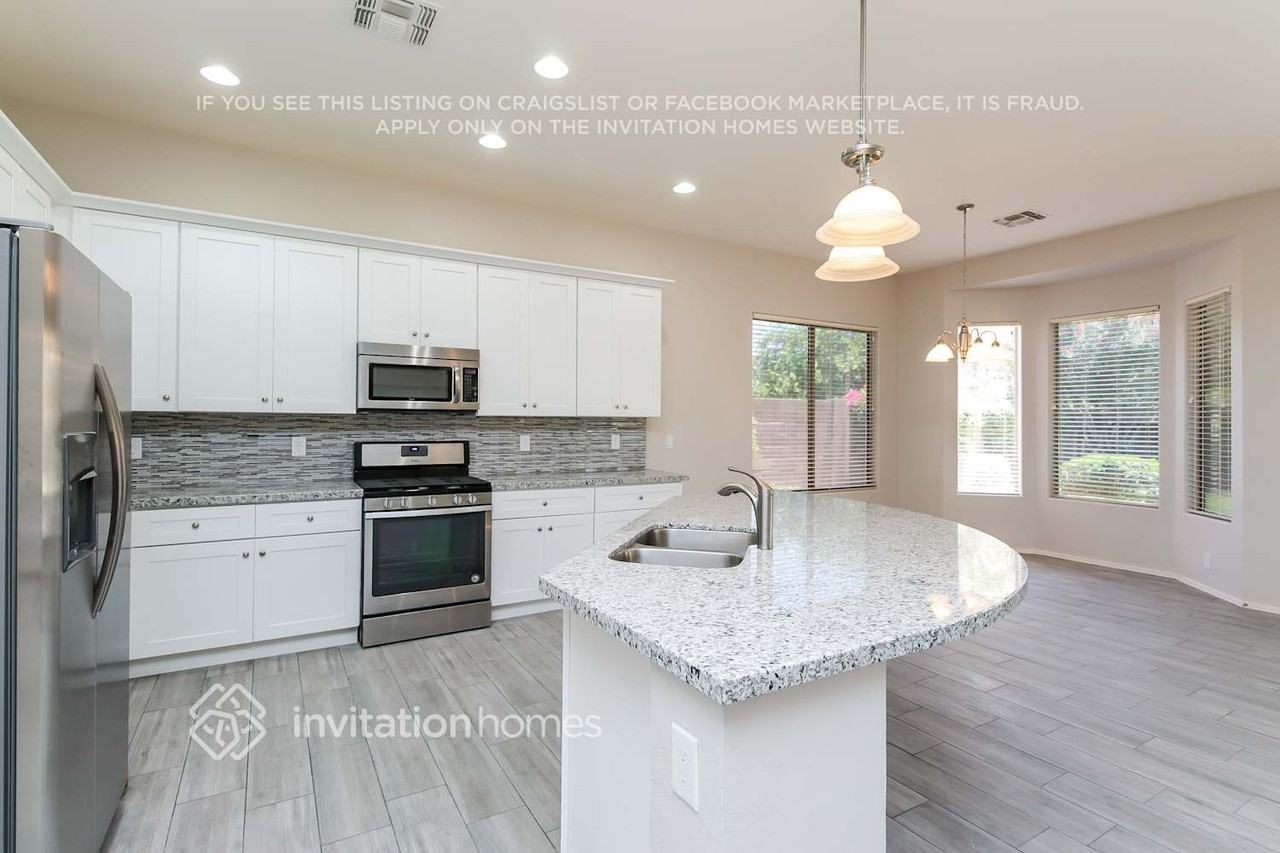2551 S Drexel - Photo 6 of 16