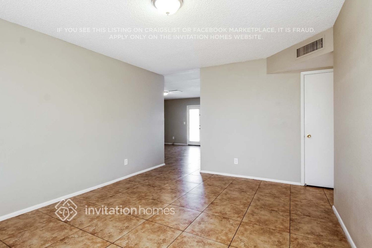 8944 W Mountain View Rd - Photo 4 of 17