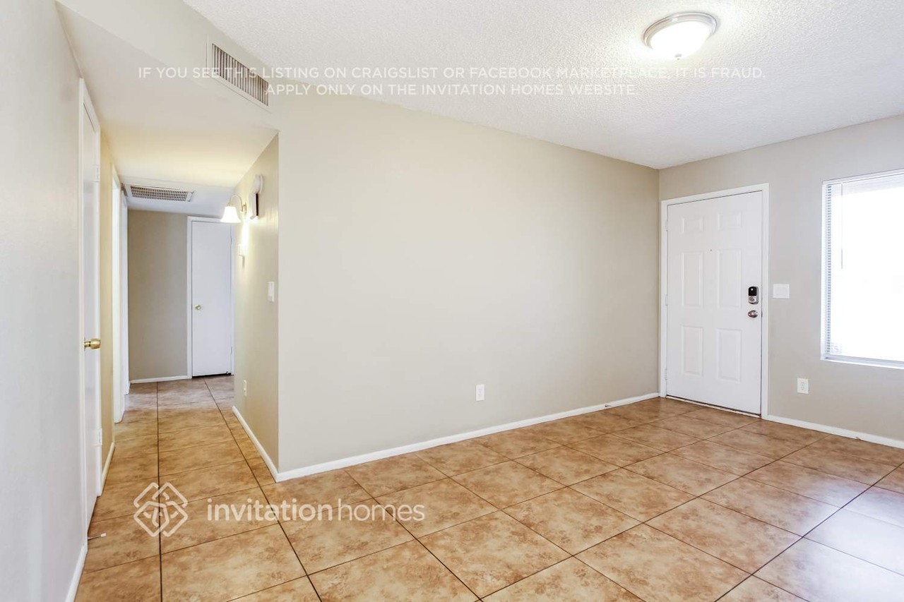 8944 W Mountain View Rd - Photo 3 of 17