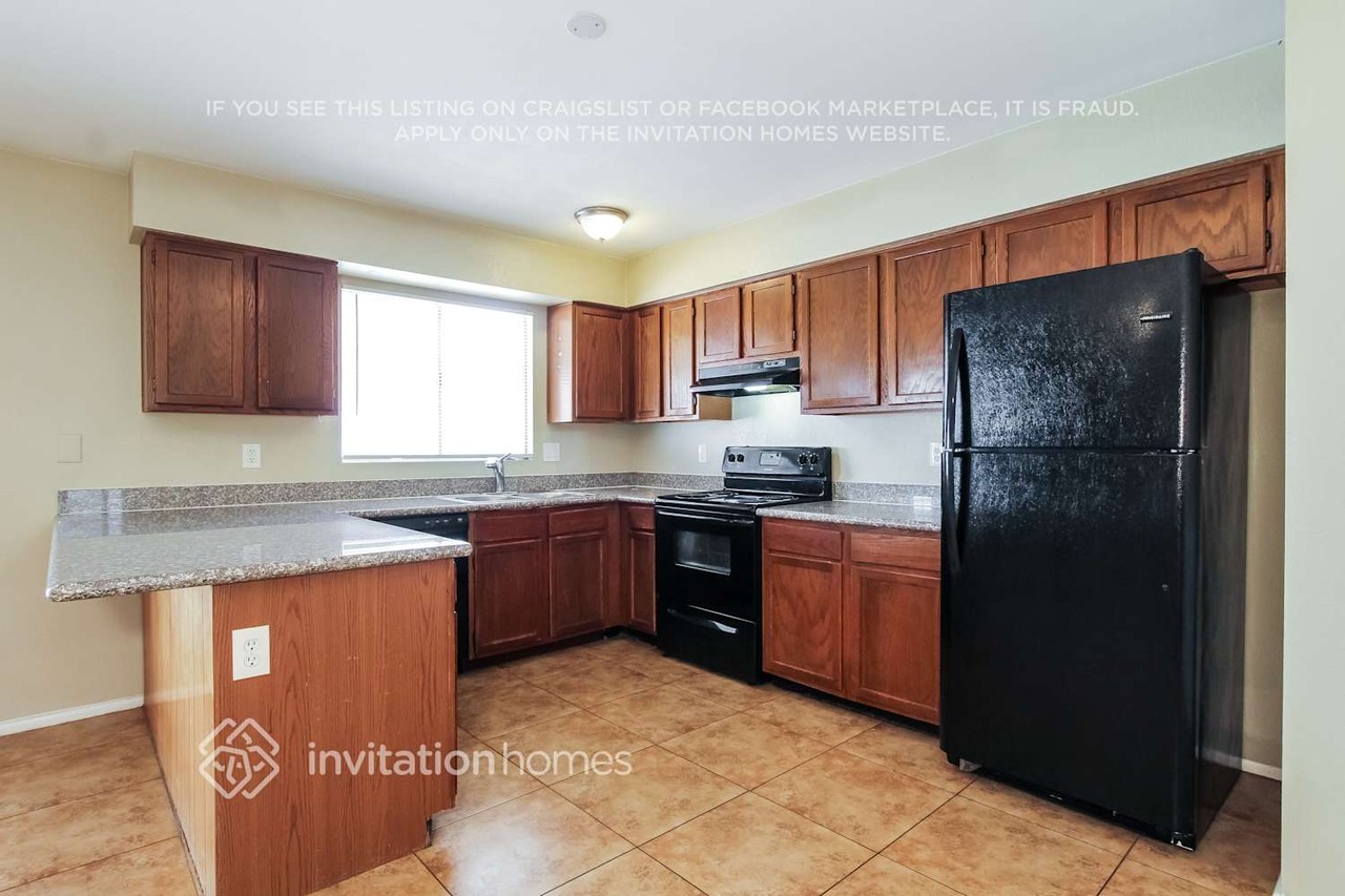 8944 W Mountain View Rd - Photo 7 of 17