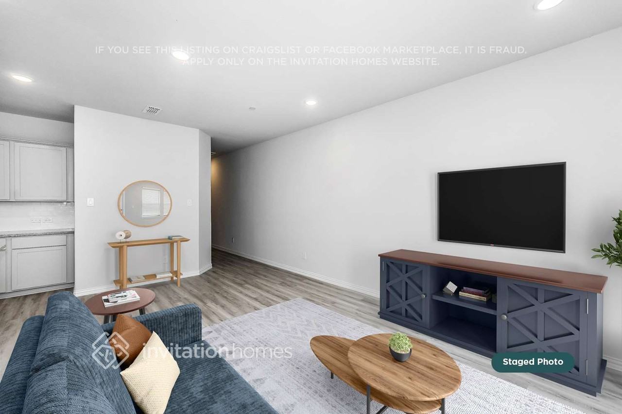 6454 Blue Trl - Photo 4 of 31