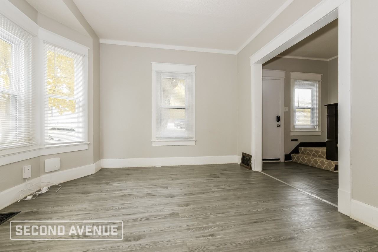 233 N 19th St - Photo 3 of 24