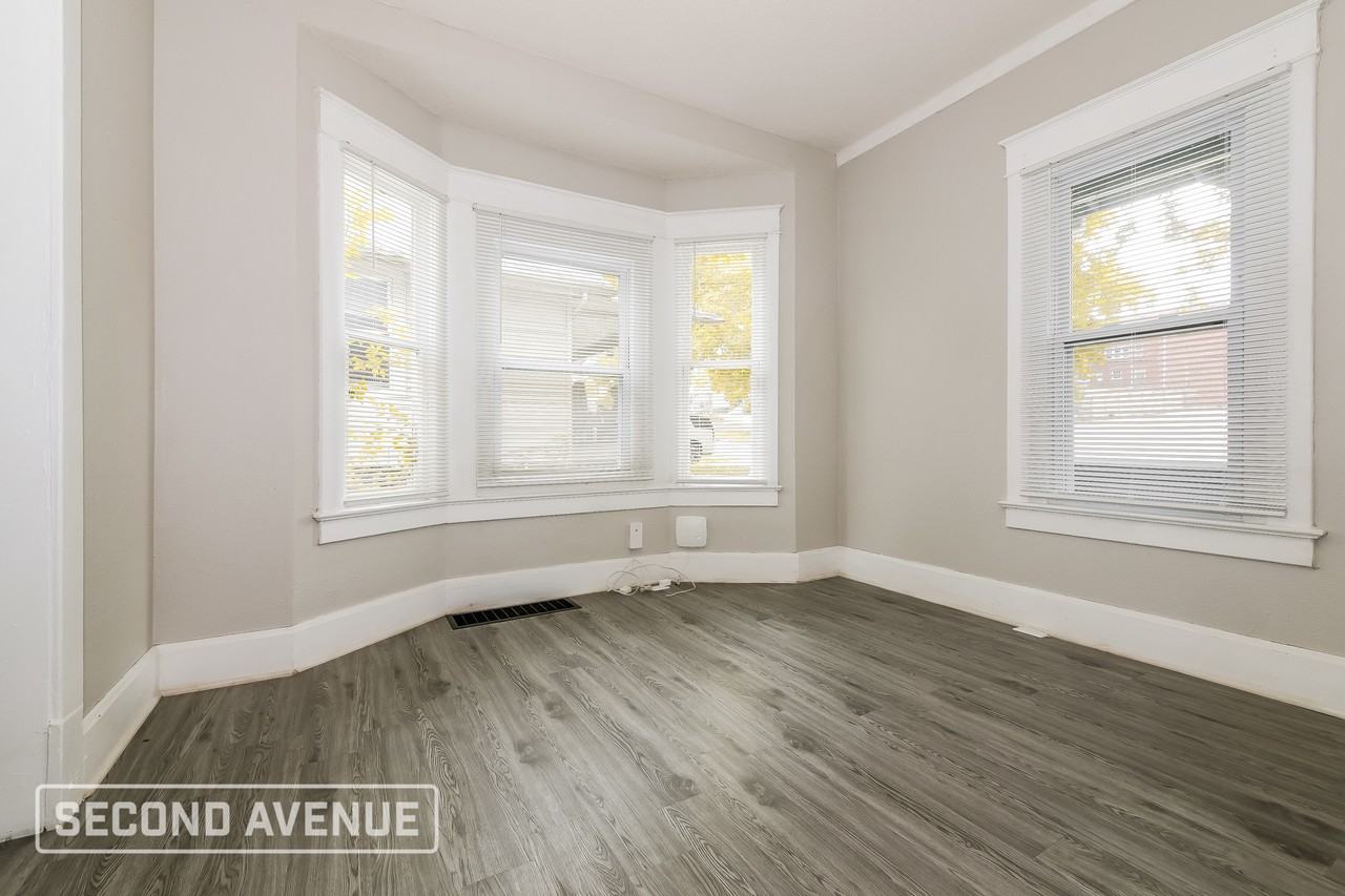 233 N 19th St - Photo 4 of 24