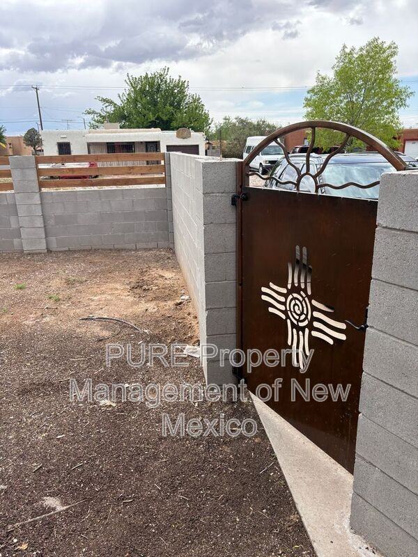 536 Arizona St Se - Photo 2 of 27