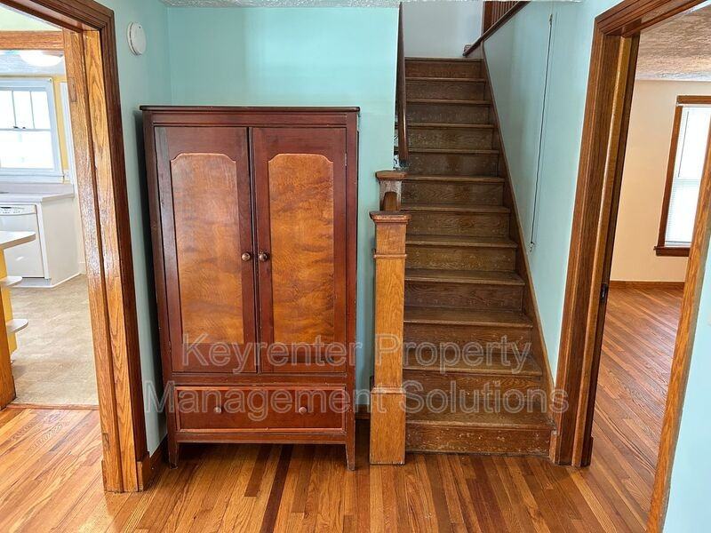 3922 Churchville Ave - Photo 6 of 39