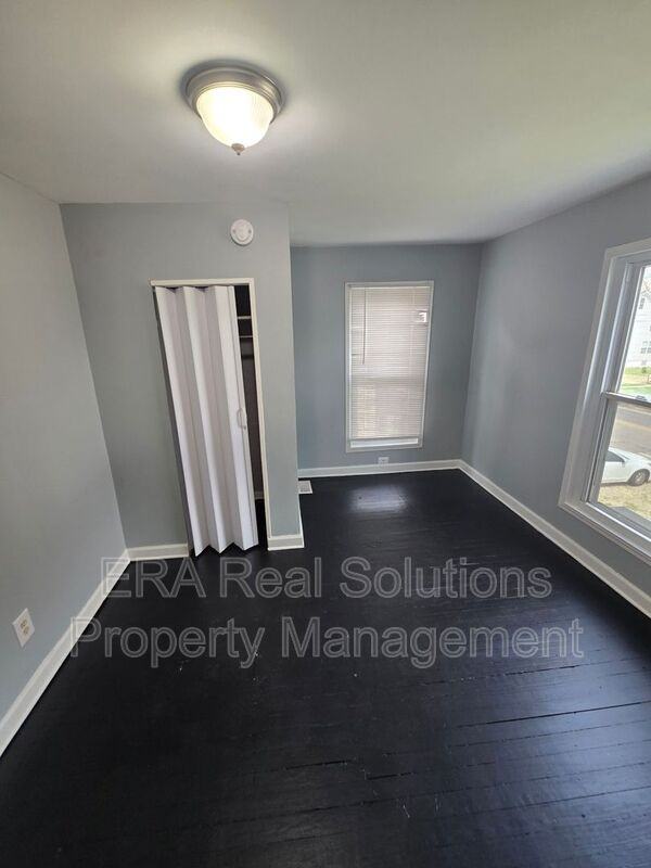 2475 Parkwood Ave - Photo 2 of 26