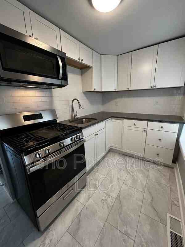 96 Walworth St #1 - Photo 3 of 12