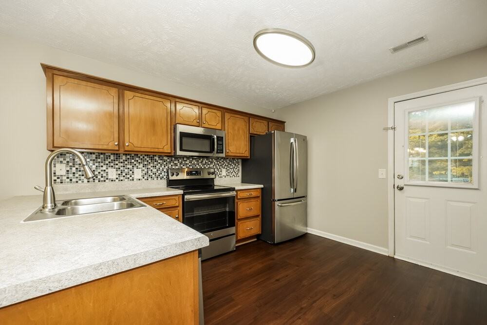 925 Sky Valley Trl - Photo 7 of 16