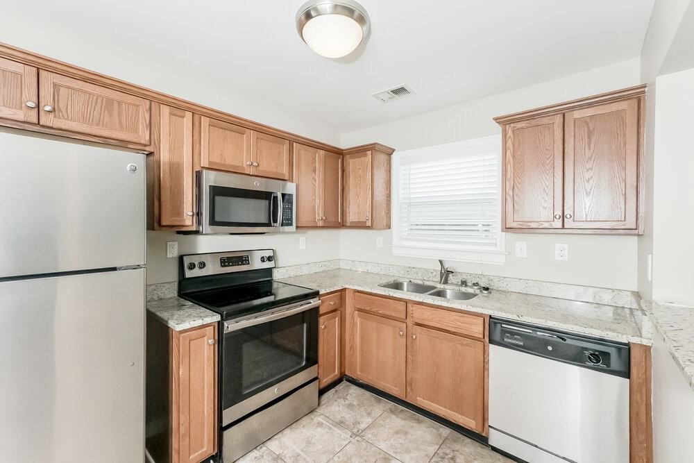1818 Jefferson Ave - Photo 7 of 21