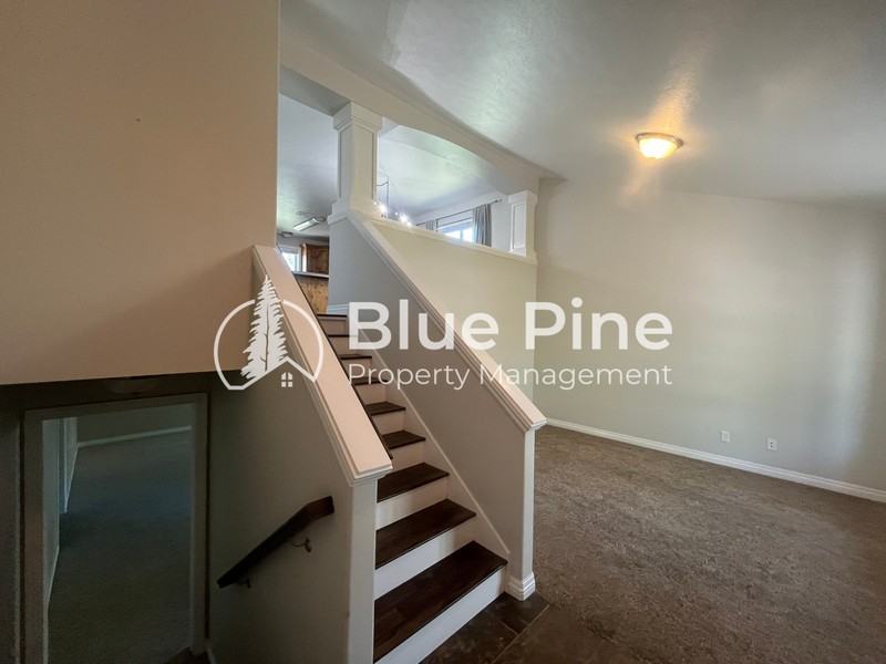 1941 Oakbrook Rd - Photo 2 of 29