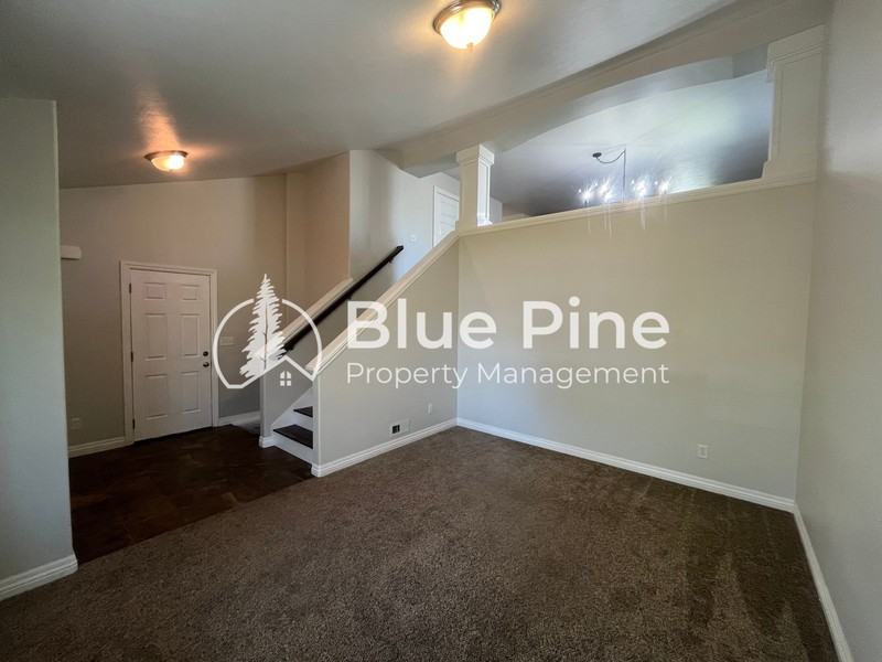 1941 Oakbrook Rd - Photo 3 of 29
