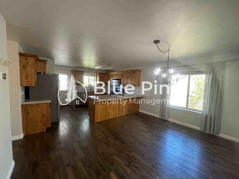 1941 Oakbrook Rd - Photo 4 of 29