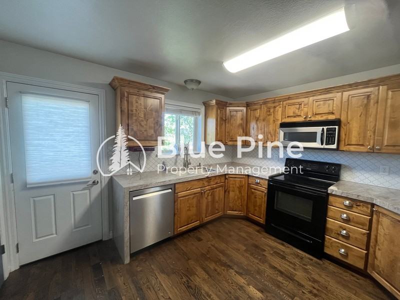 1941 Oakbrook Rd - Photo 5 of 29