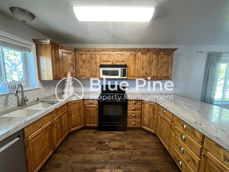 1941 Oakbrook Rd - Photo 6 of 29