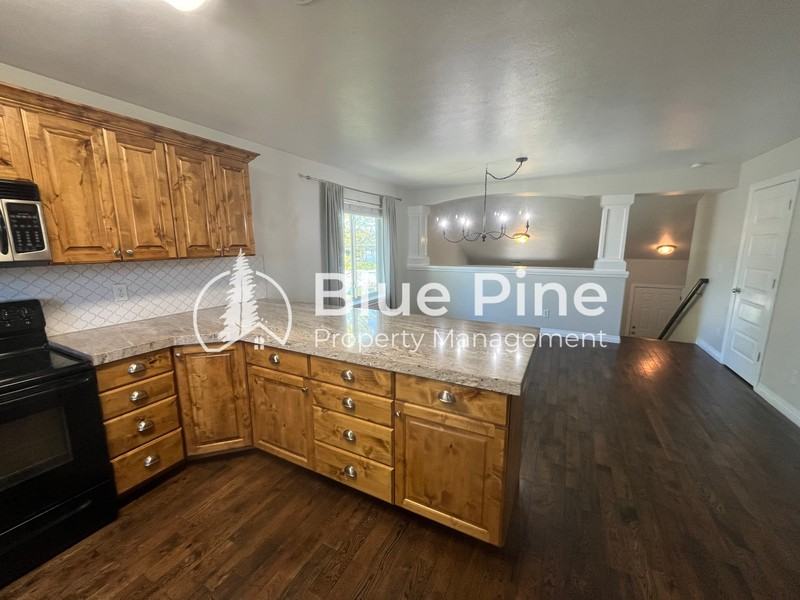 1941 Oakbrook Rd - Photo 7 of 29