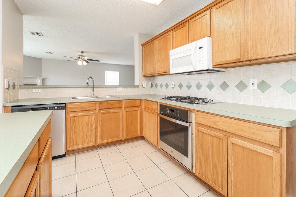 4668 Cool Ridge Ct - Photo 7 of 17