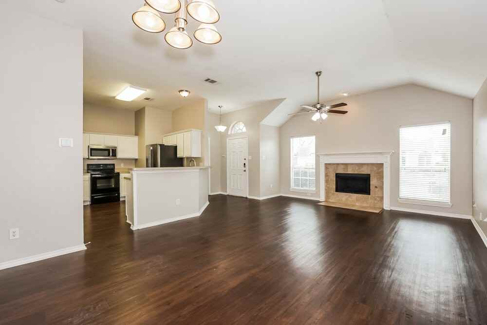 2525 Spring Rain Dr - Photo 3 of 16