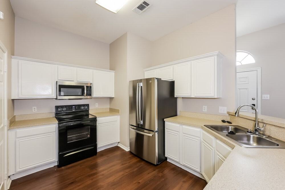 2525 Spring Rain Dr - Photo 7 of 16