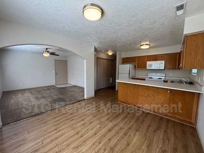 425 Es #2 - Photo 6 of 25