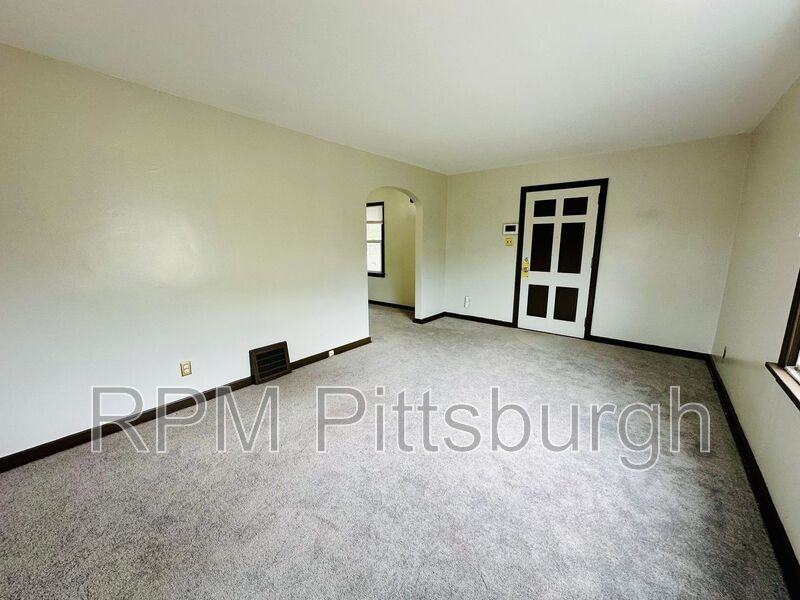 933 Josephine St - Photo 2 of 14
