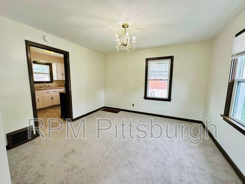 933 Josephine St - Photo 3 of 14