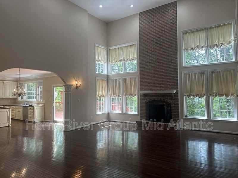 8308 Holly Haven Ln - Photo 3 of 21