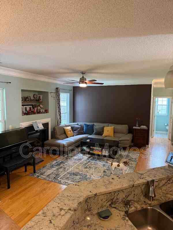 510 Grafton Ct - Photo 5 of 15