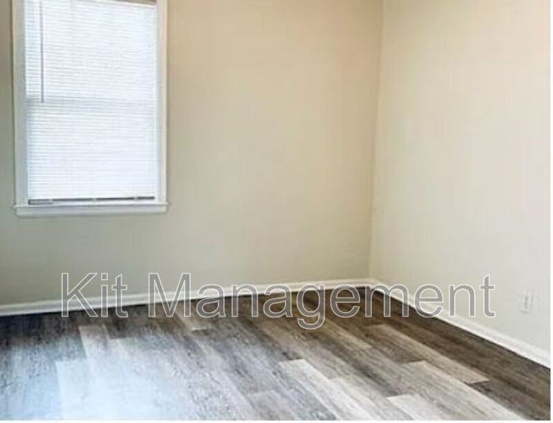 1037 Slater St - Photo 6 of 10