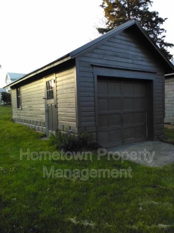 2032 George St - Photo 2 of 8