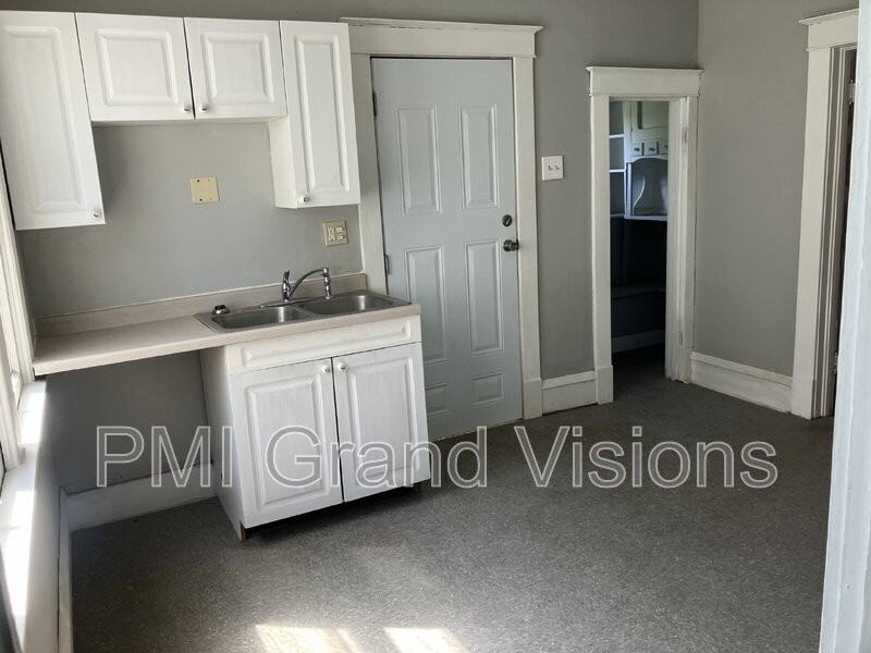 1831 E Johns Ave - Photo 3 of 11