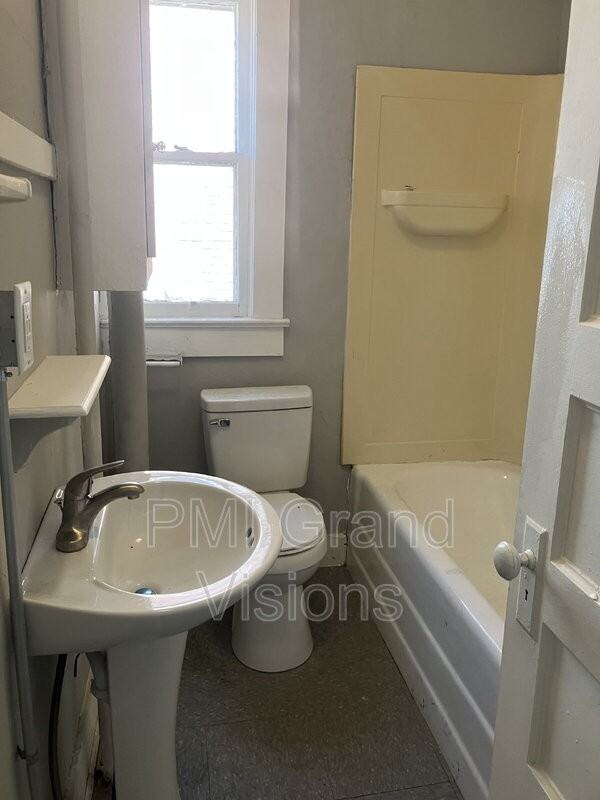 1831 E Johns Ave - Photo 2 of 11
