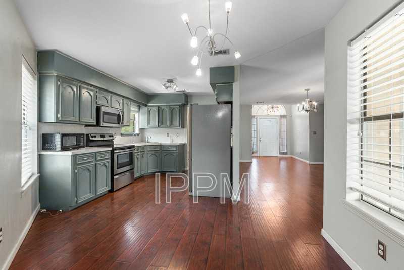5233 Clearview Dr - Photo 3 of 19