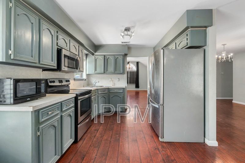 5233 Clearview Dr - Photo 4 of 19