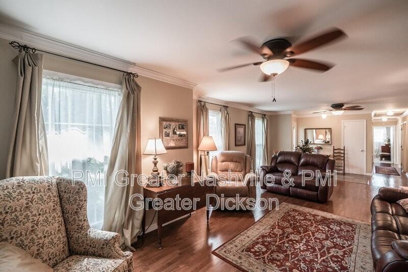 1013 Britton Ave - Photo 4 of 14