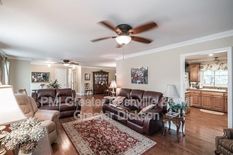 1013 Britton Ave - Photo 5 of 14