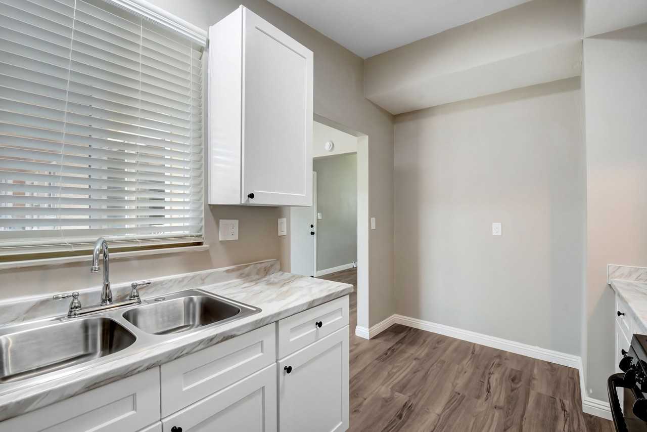 525 N San Gabriel Avenue - Photo 3 of 38