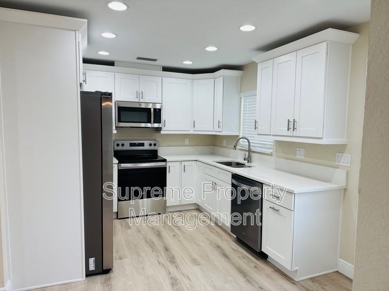 3895 Maple St Ne - Photo 2 of 14