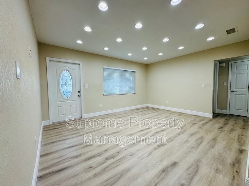 3895 Maple St Ne - Photo 3 of 14