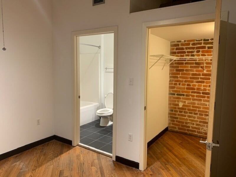 1318 W Broad St #404 - Photo 4 of 7